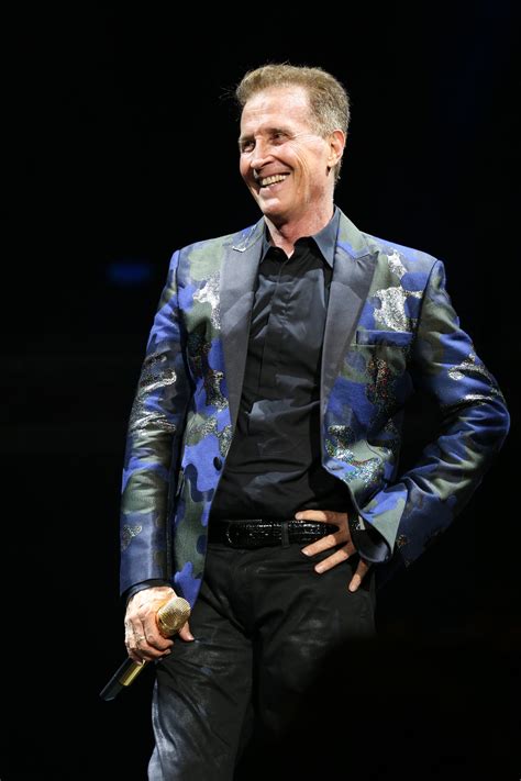 Emmanuel recuerda su vida y revela sus creencias antes de ofrecernos