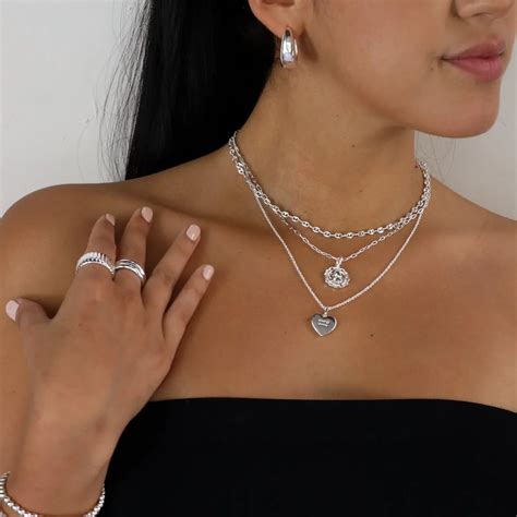 classic-meets-contemporary-the-evolution-of-formal-jewelry-styles