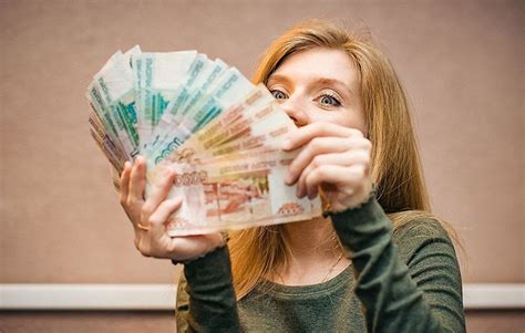 Повышение зарплаты муниципальным служащим в 2025 - 2026 году в России ...