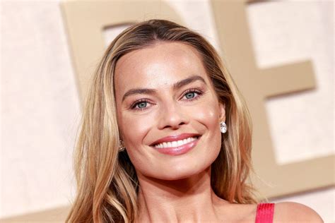 Margot Robbie, a Barbie, fará filme do Banco Imobiliário - 10/04/2024