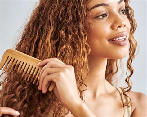 Stylists are divided over bangs with curly hair maintenance tips 14