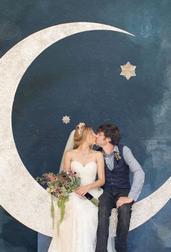 10 DIY Moon photobooth backdrop ideas | backdrops, beautiful moon, wedding