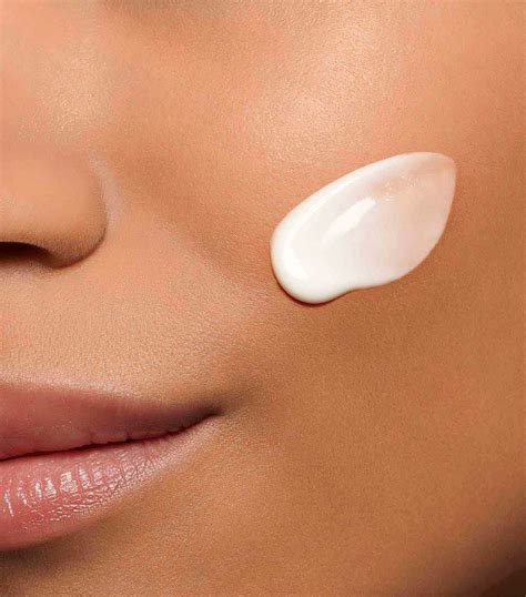 Clarins Velvet Cleansing Milk (200ml) | Harrods UK