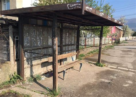 От 20 до 500 лв. глоба за лепене на некролози по автобусните спирки ...
