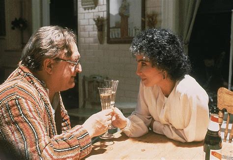 Amazon.com: Moonstruck: Cher, Nicolas Cage, Vincent Gardenia, Olympia ...