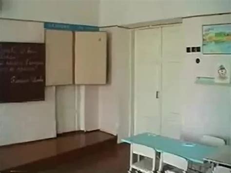 Красотка школьница аня раздевается прямо в классе!