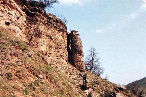 Камените столбови („цуцки“) во „Долината на плодноста“ кај Конопиште ...
