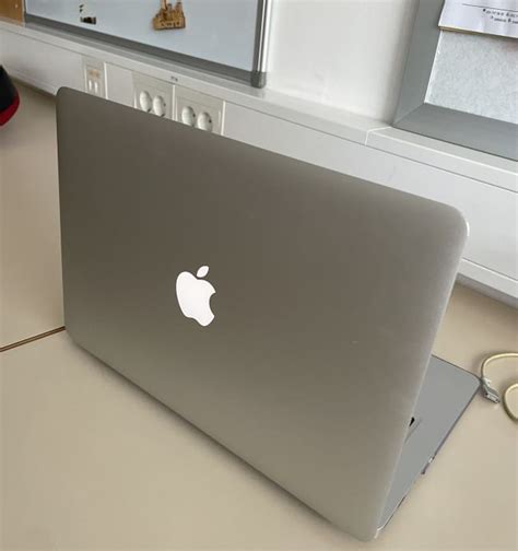 Macbook Air (13 inch Early 2015)