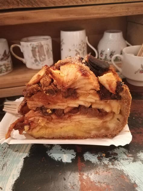 I just ate the most decadent apple pie ever in Amsterdam [OC] : r/FoodPorn