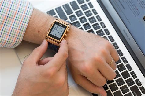 Meta Watch Meta M1 review: the watchmaker's smartwatch - The Verge