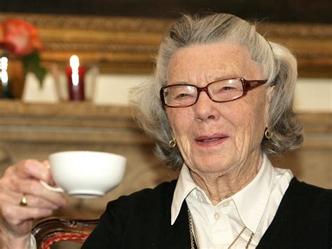 Star-Autorin Rosamunde Pilcher ist tot - Kultur -- VOL.AT