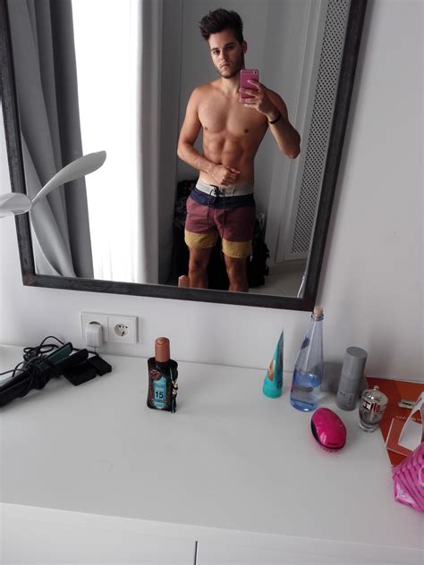 Hot Naked Men Selfies