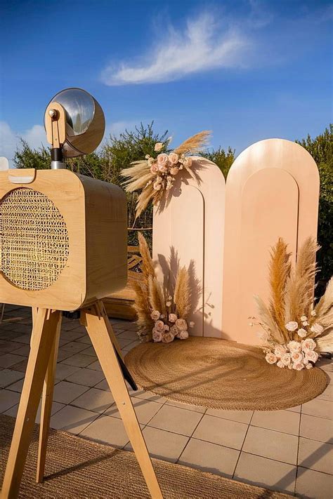 nude wedding photobooth theme   ideas photo call mariage