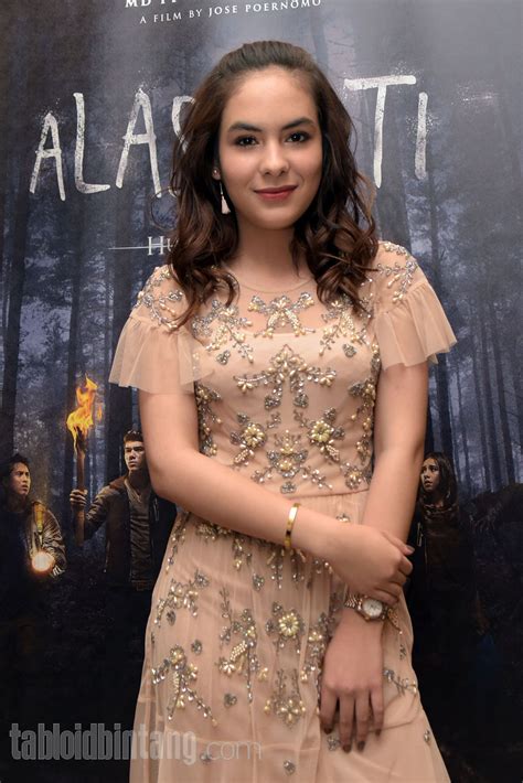 Steffi Zamora Kenakan Lace Dress Warna Nude, Cantik Banget