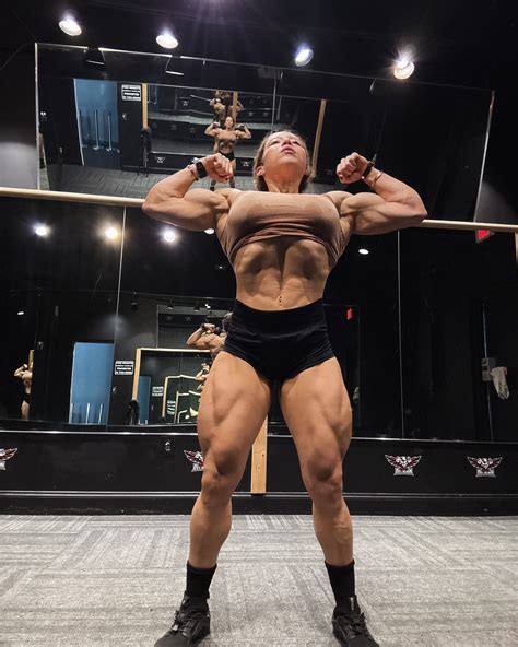 𝑪𝒂𝒓𝒐𝒍𝒚𝒏𝒆 𝑴𝒂𝒓𝒒𝒖𝒆𝒛/IFBB Pro (@carolynefit_) • Instagram photos and videos