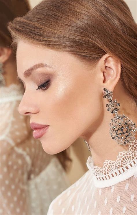 Ажурные серьги-подвески с растительным мотивом и круглыми кристаллами H ...