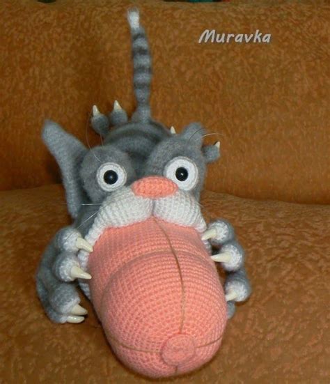 кот с колбасой, кот вязаный, кот жрет колбасу | Кот, Амигуруми, Кошечка