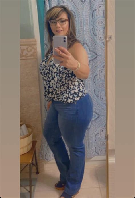 44 yo Latina milf school teacher, pm or comment for more 😉 | Scrolller