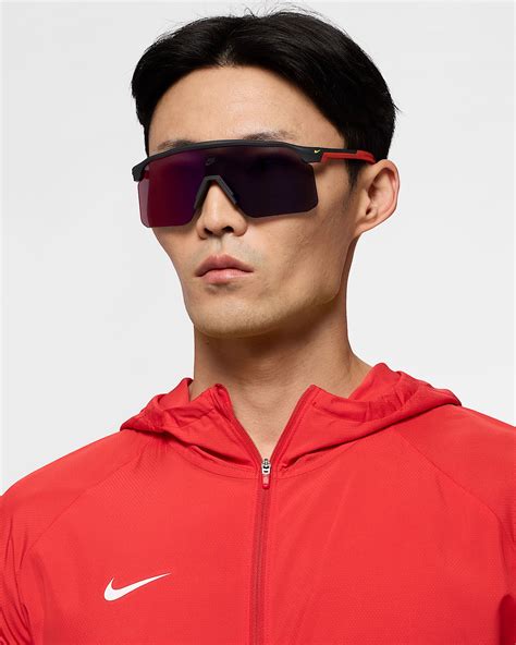 Lunettes de soleil effet miroir Nike Expedition Shield. Nike BE