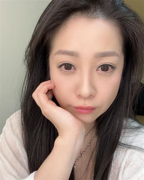 375.komukai | #小向美奈子 #劇場限定 #photobook #いつも応援ありがとう | Instagram