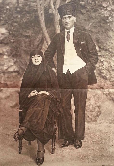 Çarşaflı kadınlara "Kara Fatma" deyip, Atatürkçü olduklarını iddia