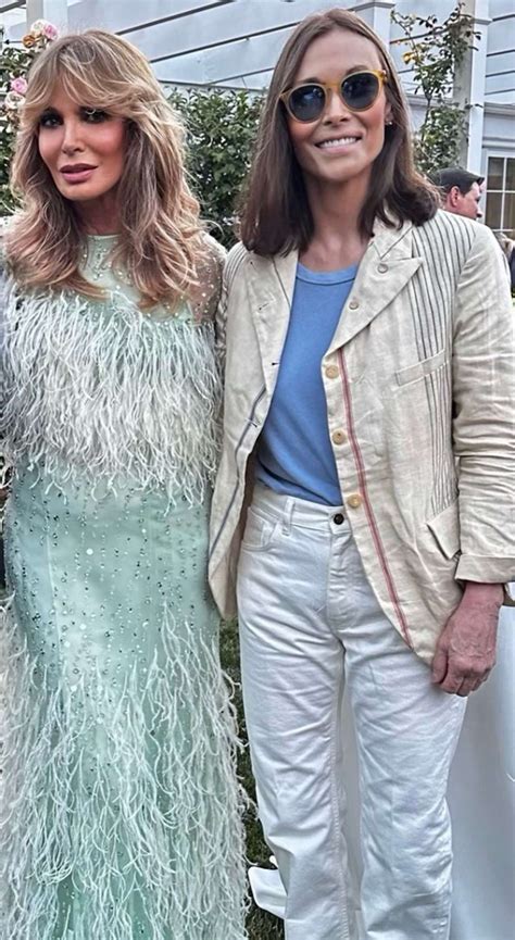 'Charlie's Angels' stars Jaclyn Smith, Kate Jackson stage a mini