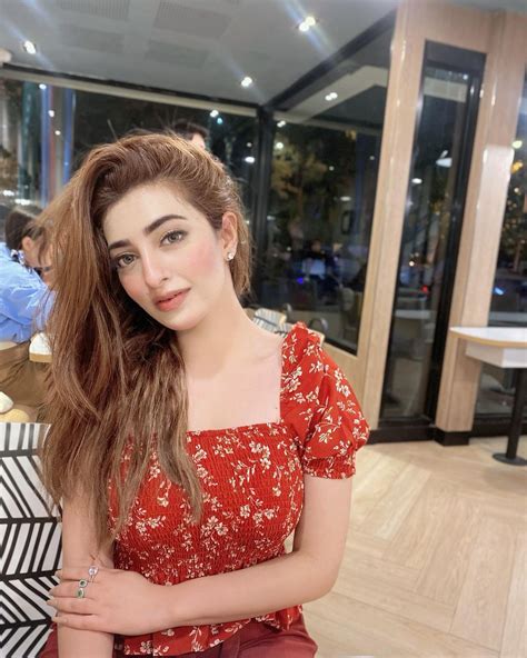 Nawal Saeed Enjoying Her Vacations In Thailand | Reviewit.pk