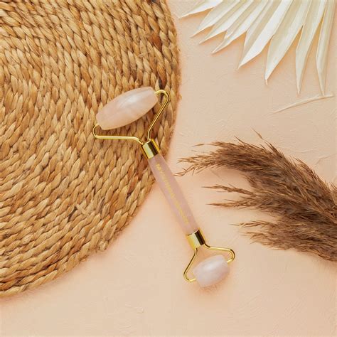 rose quartz roller for face 12