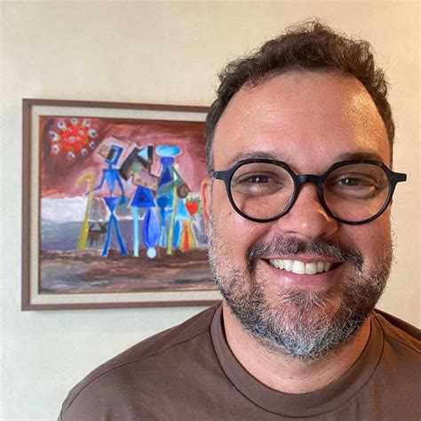 pedro castilho usa  poesia  refletir  contemporaneo  tempo