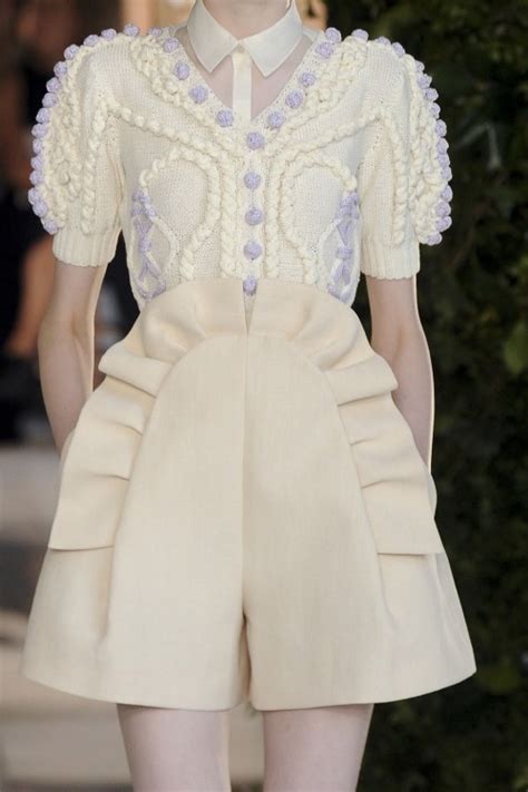 FASHION DETAILS: Photo