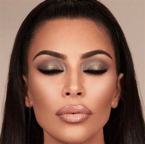 Kim Kardashian | Kim kardashian eyebrows, Kim kardashian makeup ...