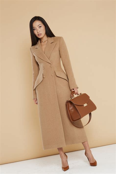 Пальто приталенное из шерсти | Woman suit fashion, Stylish work attire ...