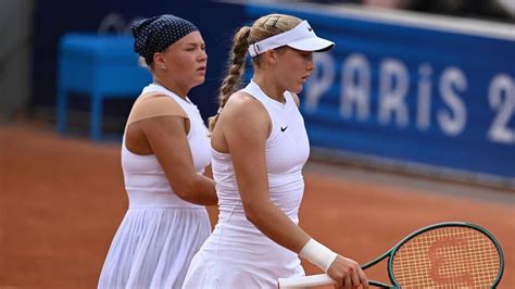 Андреева и Шнайдер вышли в полуфинал парного разряда турнира WTA в ...