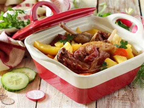 Утка тушеная с картошкой — рецепт с фото. Как приготовить тушеную утку ...