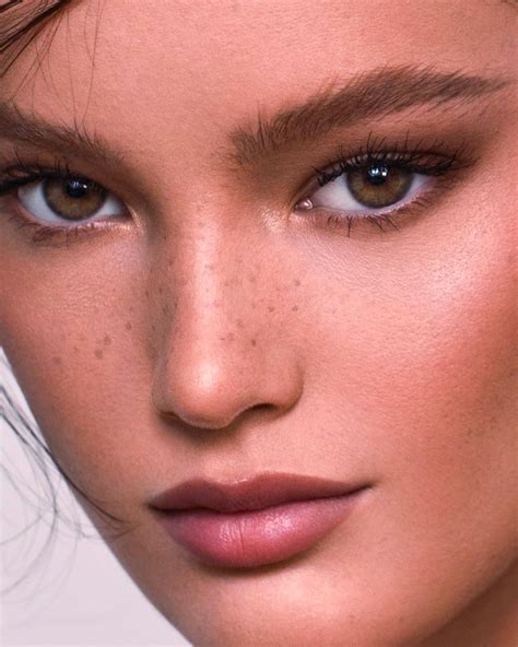 Close-up portrait: Emeri with hazel eyes! : r/Heavenly_Beauty