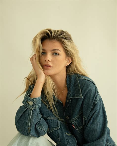 Stephanie Peterson Nude