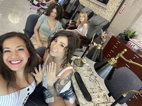 LILA HART ️ on Twitter: "Girl gang at the salon 💅 @MelonieMac