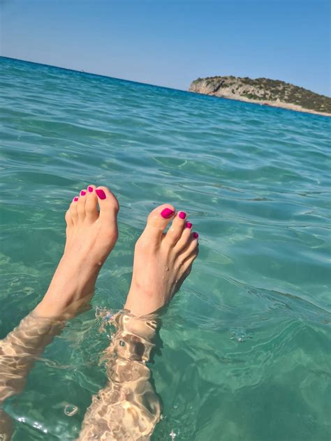 Always wanted to share them to others! : r/PublicFeetPics