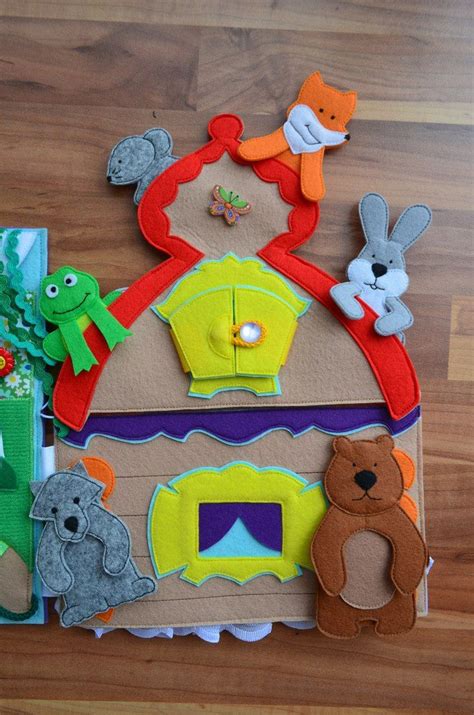 Развивающие мягкие книжки из фетра | Felting projects, Quiet book, Felt ...