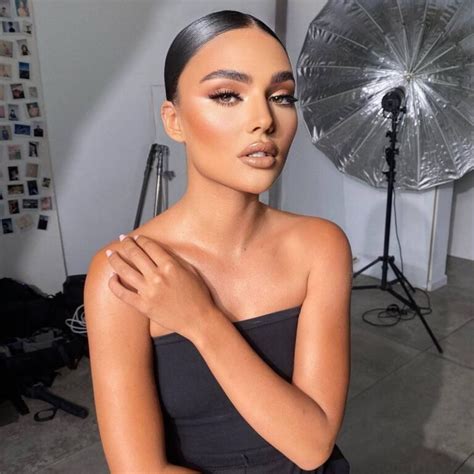 13 Irresistibly Stylish Bun Hairstyles You Can Wear Wherever You Go