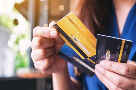 poste italiane nuova carta  credito le differenze  la precedente