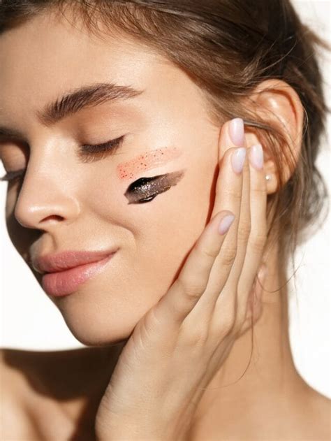 10 Ways to Exfoliate Naturally