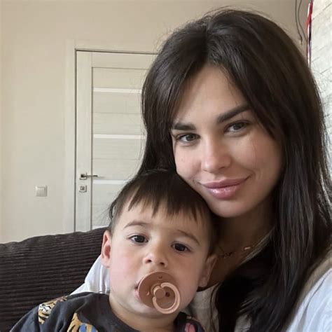 Звезда «Дома-2» Ирина Пинчук объяснила, почему мама не должна постоянно ...