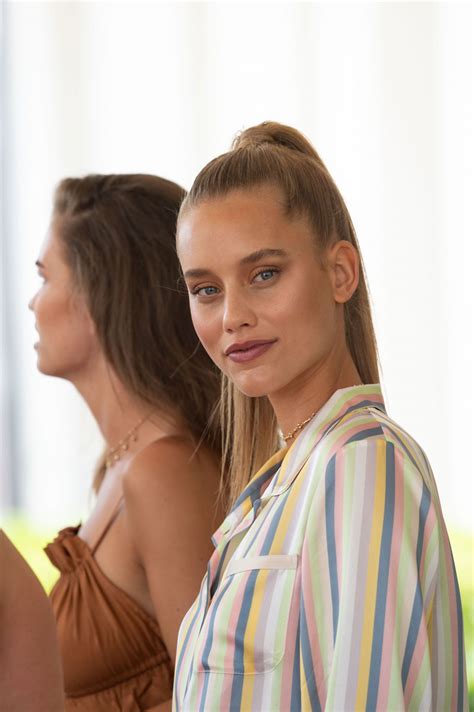 CHASE CARTER Leaves Her Hotel in Miami 07/13/2018 – HawtCelebs