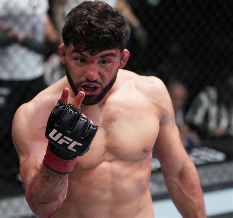Арман Царукян и Бенеил Дариуш сразятся 2 декабря в рамках ивента UFC ...