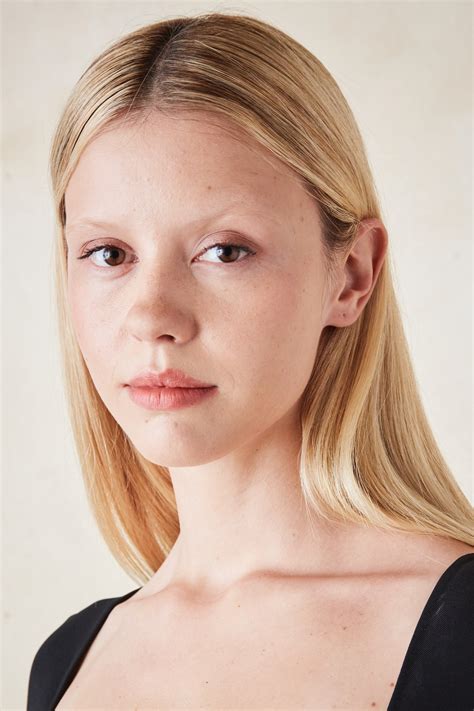 Mia Goth - DarkiWorld