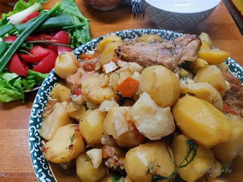 Жаркое из свинины в казане на костре, с картошкой