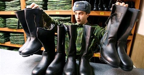 Почему кирзовые сапоги стали популярны в СССР » BigPicture.ru