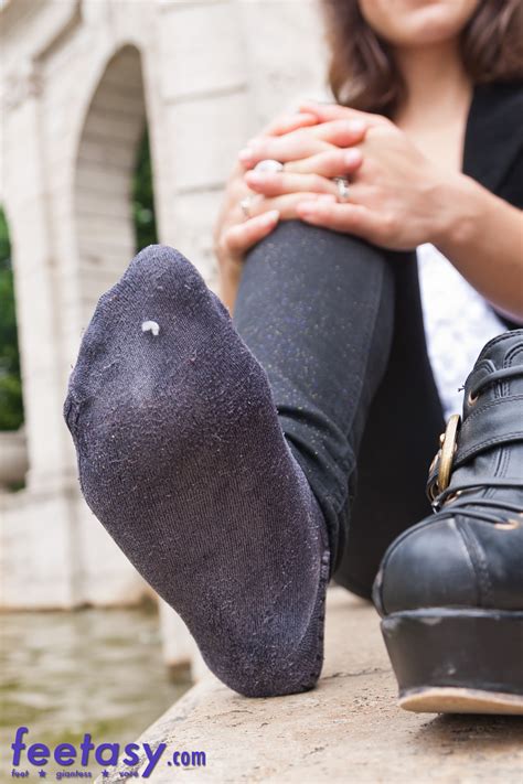 Giantess socks POV - Feetasy