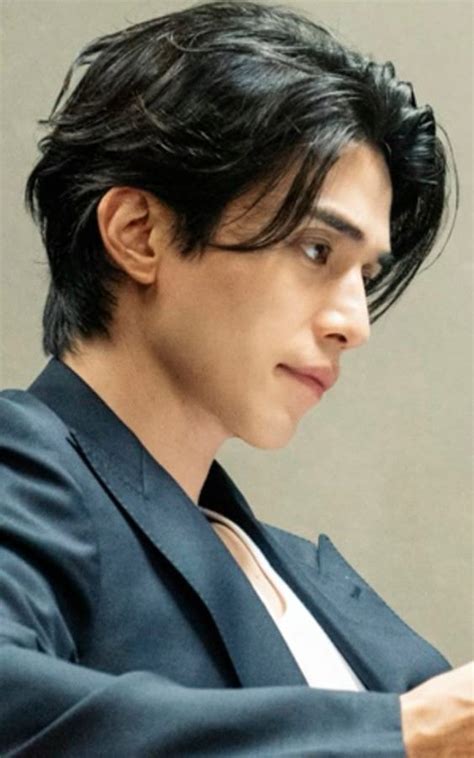 20 Model Rambut Pria Jepang yang Keren dan Bisa Kamu Tiru!